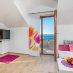 Appartement Awesome In With Wifi Njivice