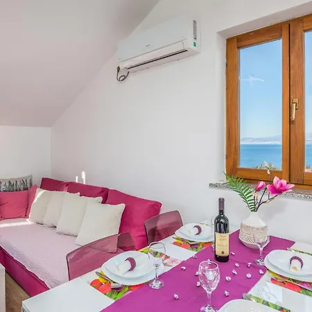 Daire Amazing In With House Sea View Njivice