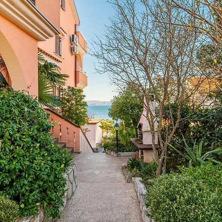 Amazing In With House Sea View Daire